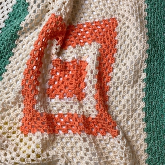 Handknit crochet Granny square throw - Picture 2 of 4